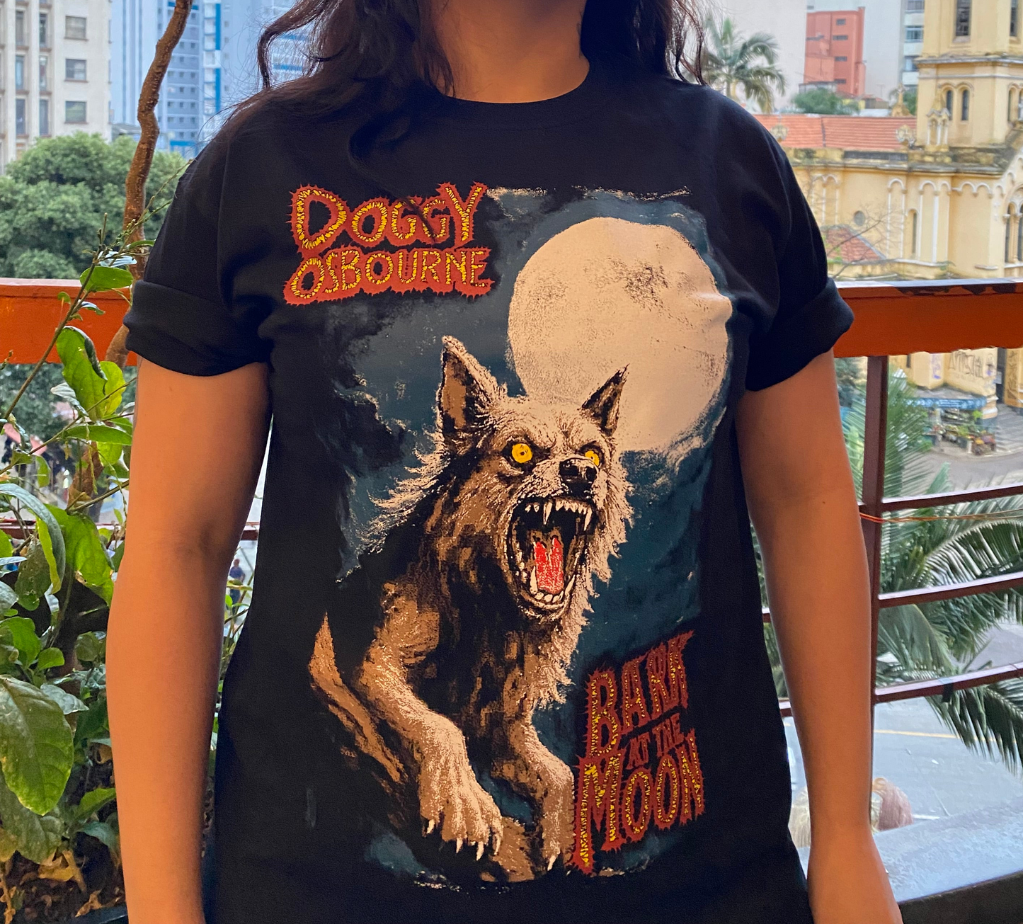 Camiseta Doggy Osbourne “Bark at the Moon”