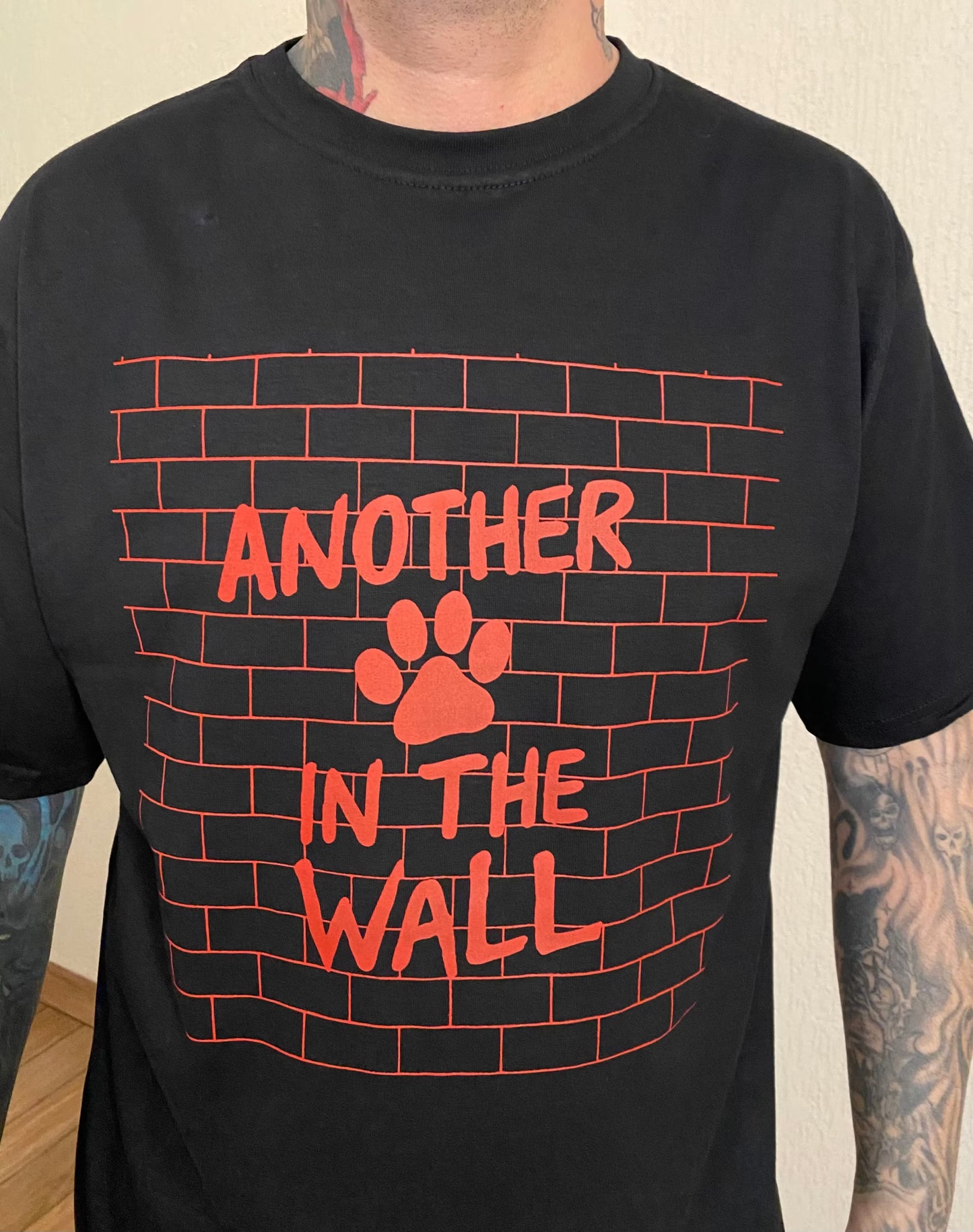 Camiseta “Another Dog In The Wall”