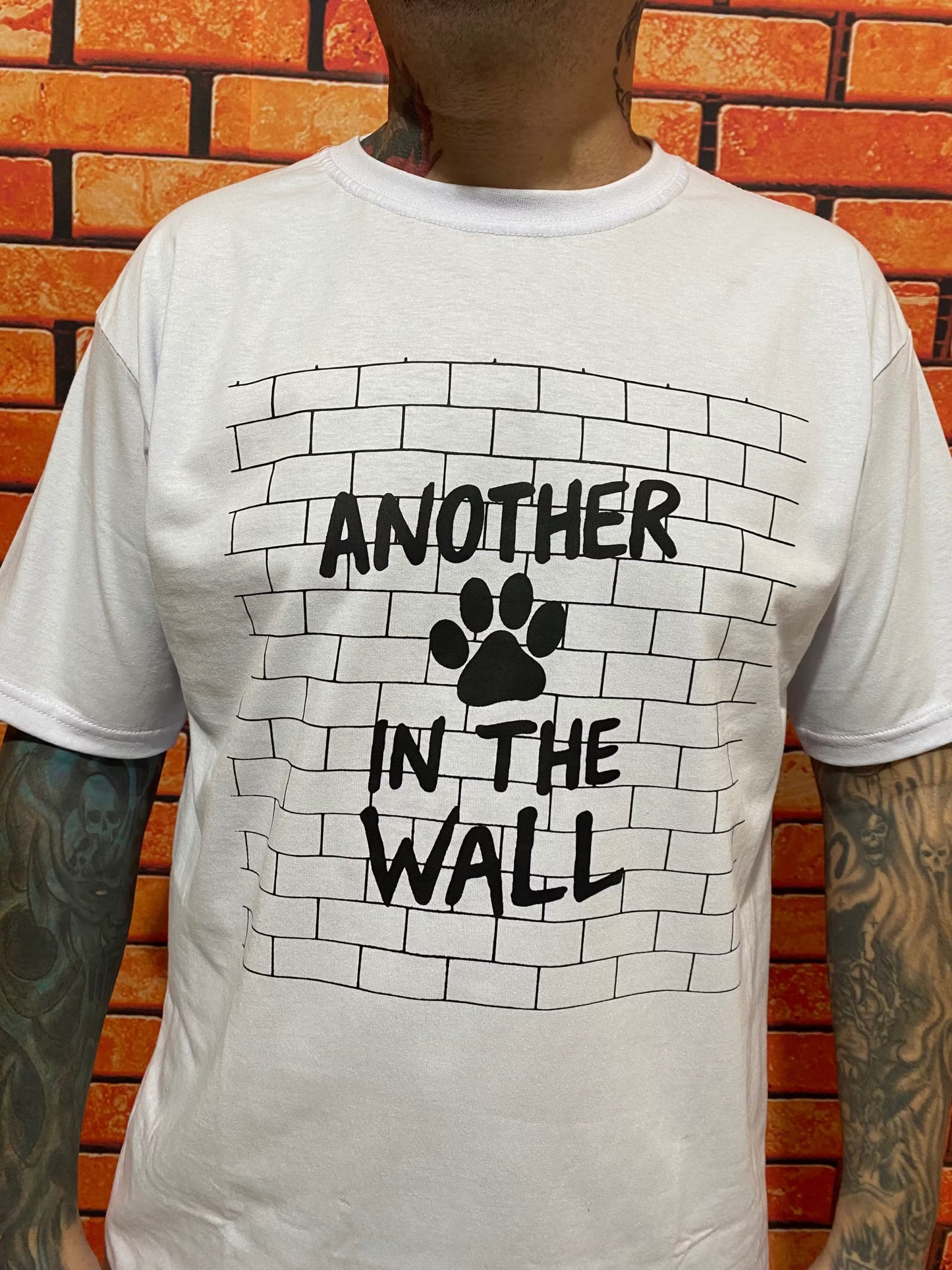 Camiseta “Another Dog In The Wall”